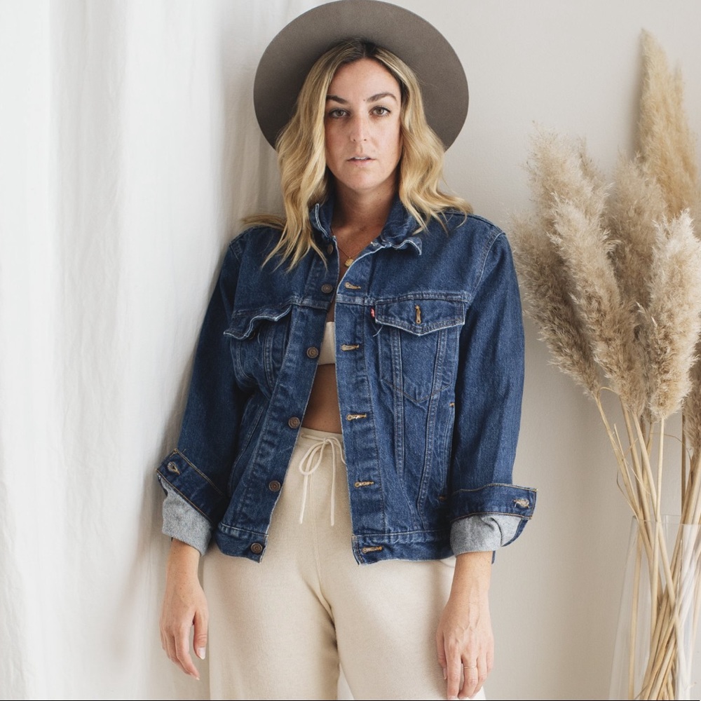 Vintage dark blue Levis denim jacket